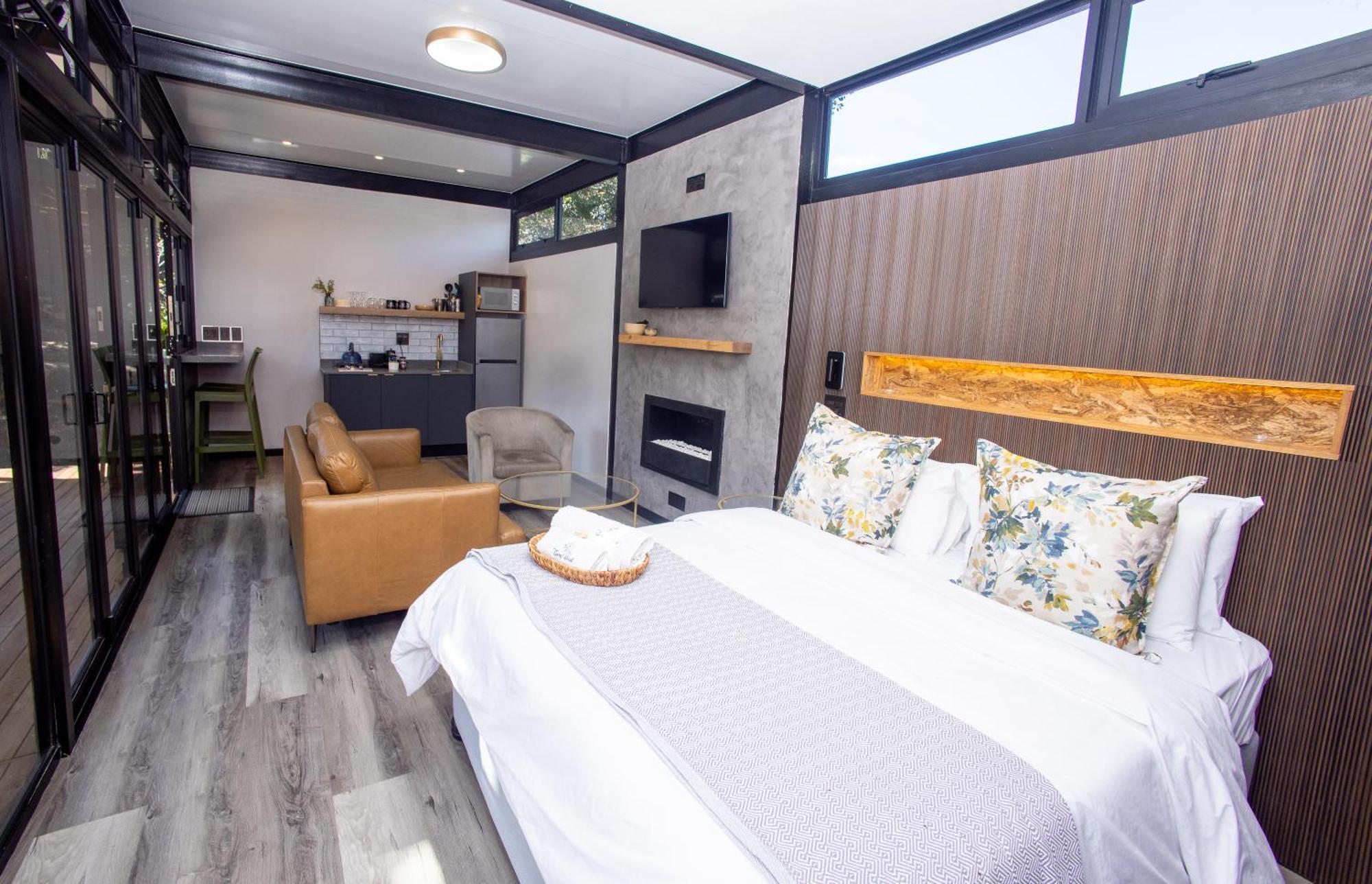 Coral Wood Self Catering Suites And B&B East London Exterior photo